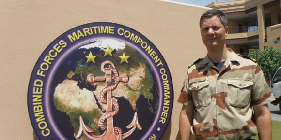 Le Français le plus haut placé de la base, le Capitaine de vaisseau Jacques Rivière Le Français le plus haut placé de la base, le Capitaine de vaisseau Jacques Rivière
