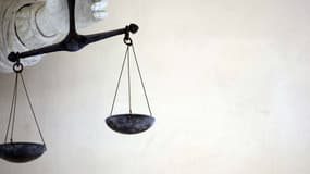 Une sculpture figurant la balance, symbole de la justice (photo d'illustration)