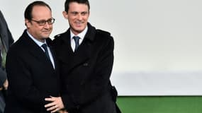 Le président François Hollande en compagnie du premier ministre Manuel Valls à l'ouverture de la COP21 le 30 novembre 2015 au Bourget, près de Paris