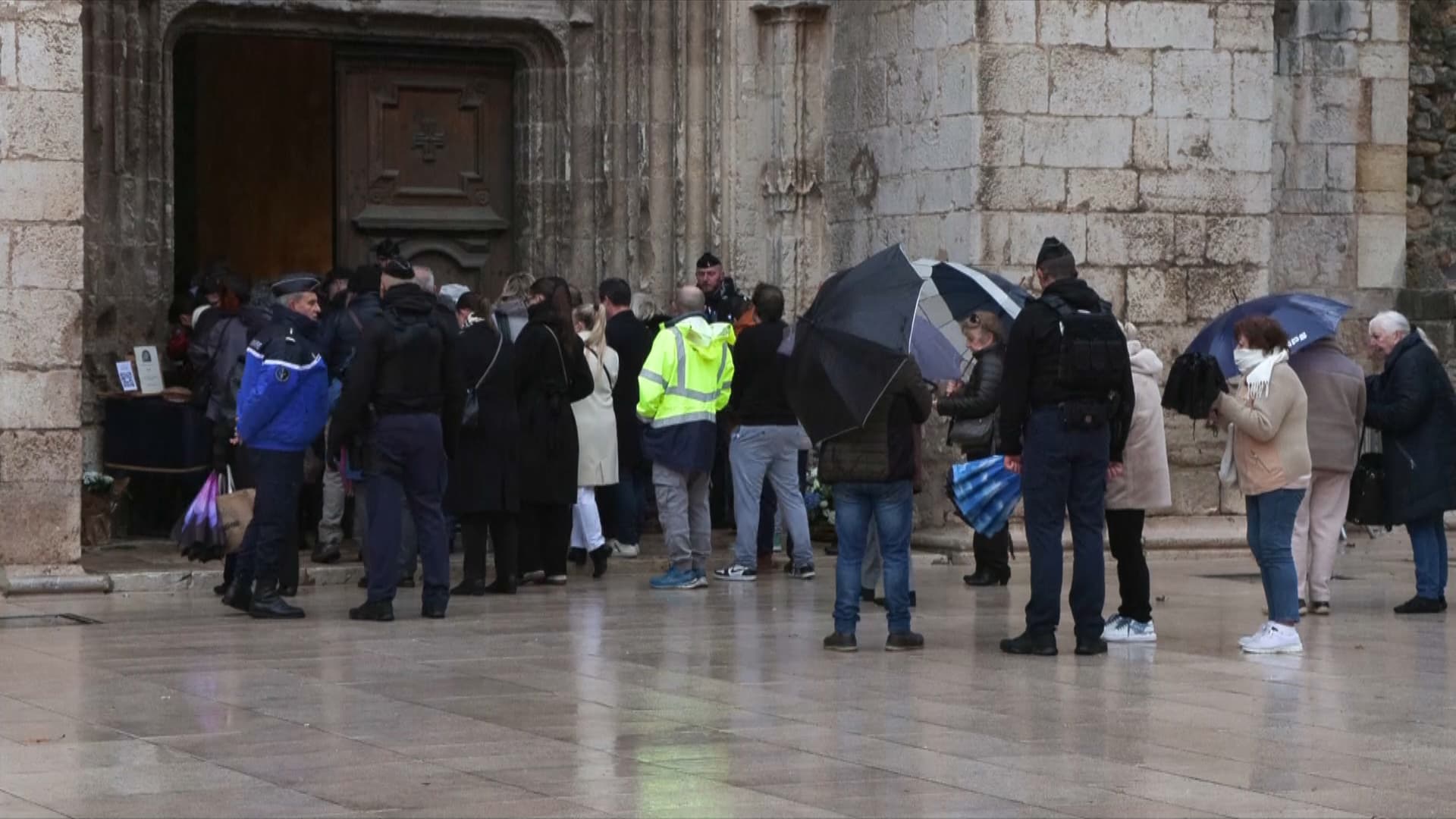 Le parvis de la basilique de Sainte-Marie-la-Sainte-Baume à l'occasion des obsèques du petit Émile, le 8 février 2025.