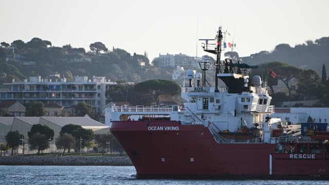 Le navire Ocean Viking de l'ONG "SOS Mediterranée" arrive au port de Toulon, le 11 novembre 2022 dans le sud de la France