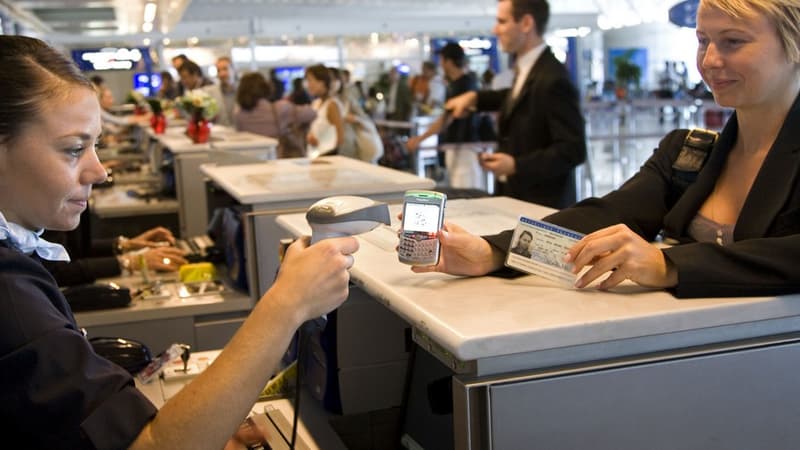 Air France prévoit l'embarquement en "toute autonomie", en scannant le flash code de l'application Air France téléchargé au moment de l'enregistrement