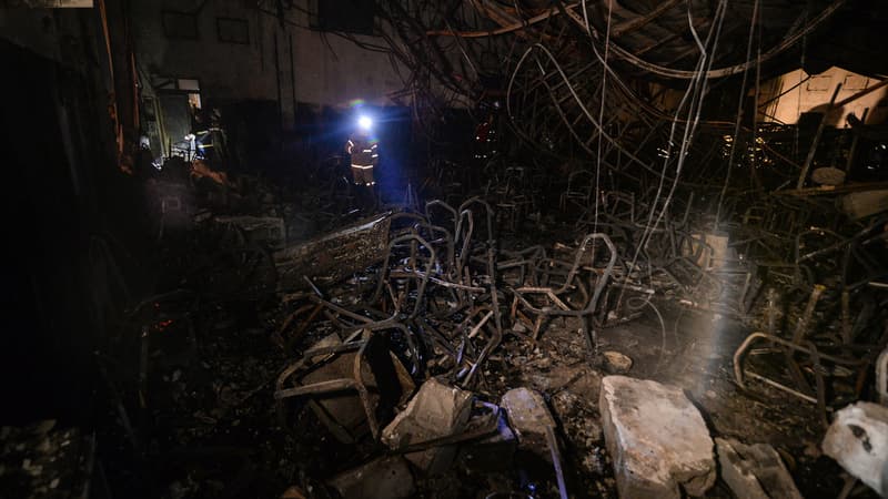 Une salle des fêtes brûlée à Qaraqosh, en Irak, après un incendie lors d'un mariage, le 27 septembre 2023