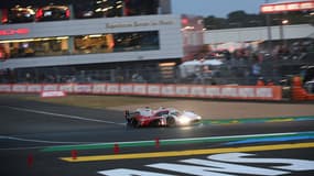 Le pilote Kevin Estre sur le circuit du Mans, le 14 juin 2025.