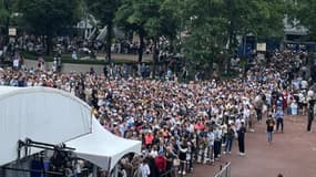 Les supporters bloqués à l'extérieur du court Arthur Ashe pour la finale de l'US Open, le 7 septembre 2025.