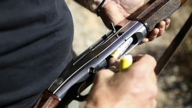 L'arme d'un chasseur (image d'illustration)