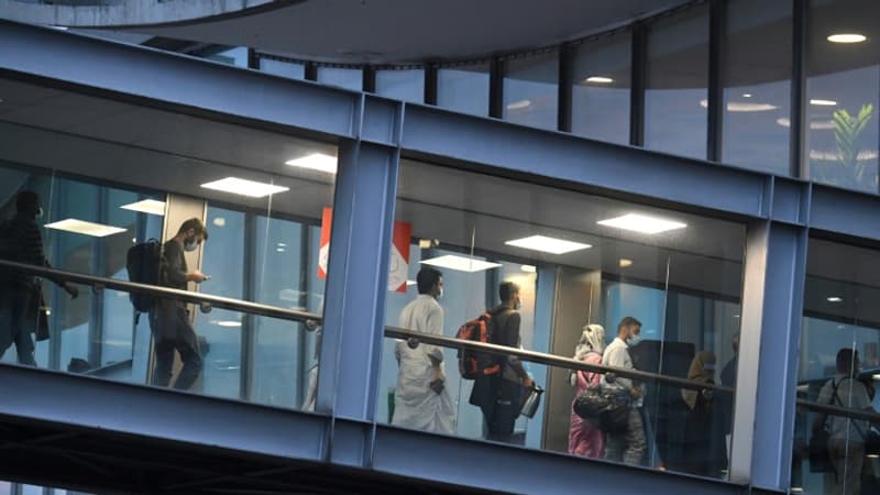 Sans carte d'embarquement ni papiers, deux femmes parviennent à monter à bord d'un avion à Roissy