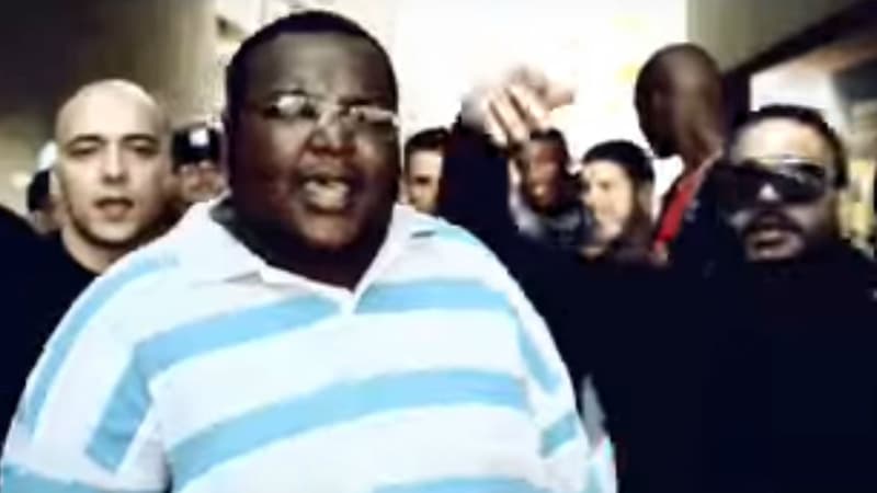 Le rappeur Boulox, dans le clip "La danse des leurs-dea"