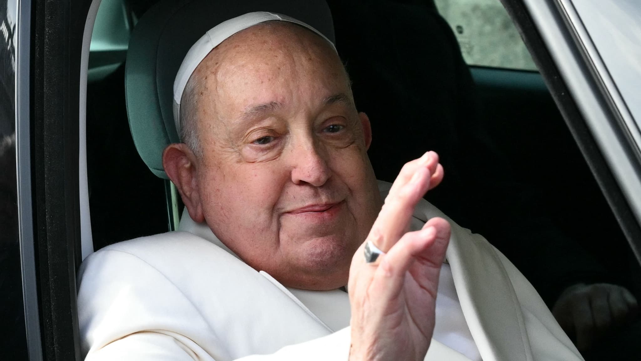 Pape françois: hospitalisé depuis bientôt trois semaines, le souverain pontife 