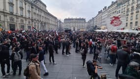 Une manifestation "contre l'extrême-droite et toutes les formes de racisme" organisée par le collectif "Fermons les locaux fascistes" à Lyon le samedi 11 novembre 2023.