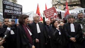 La bâtonnière de Paris Marie-Aimee Peyron et la présidente du Conseil national des Barreaux Christiane Feral-Schuhl notamment, lors d'une manifestation, le 15 novembre à Paris.