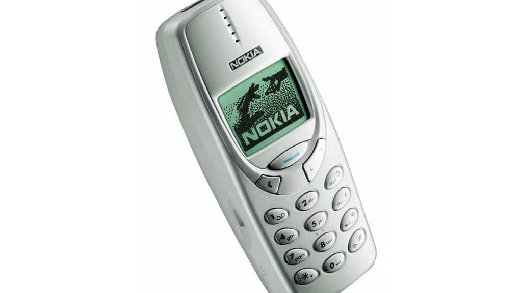 Le Nokia 3310 sortait en septembre 2000 et succédait au 3210.