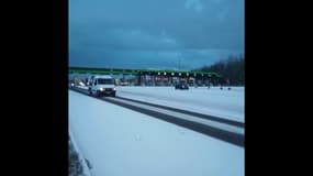 Les images de la neige sur l'A132 au niveau de Pont-l'Evêque