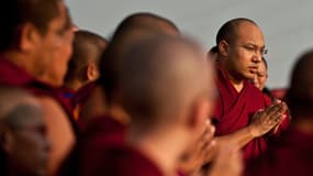 le leader spirituel tibétain Ogyen Trinley Dorje, en pleine prière le 11 novembre 2013.