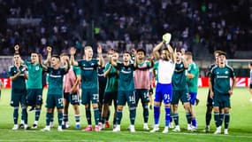 Les joueurs du Panathinaïkos saluent leurs supporters après la victoire contre l'OM, le 9 août 2023.