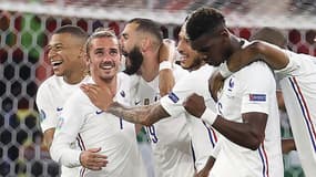 La joie des Bleus sur le but de Benzema