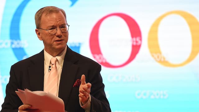 La progression des clics sur les publicités n’a été que de 14% au quatrième trimestre, contre 17% au troisième. (Photo : Eric Schmidt, président de Google)