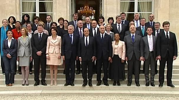 L'équipe gouvernementale continue d'appliquer à la lettre les consignes formulées par François Hollande à la veille des congés de fin d'année.