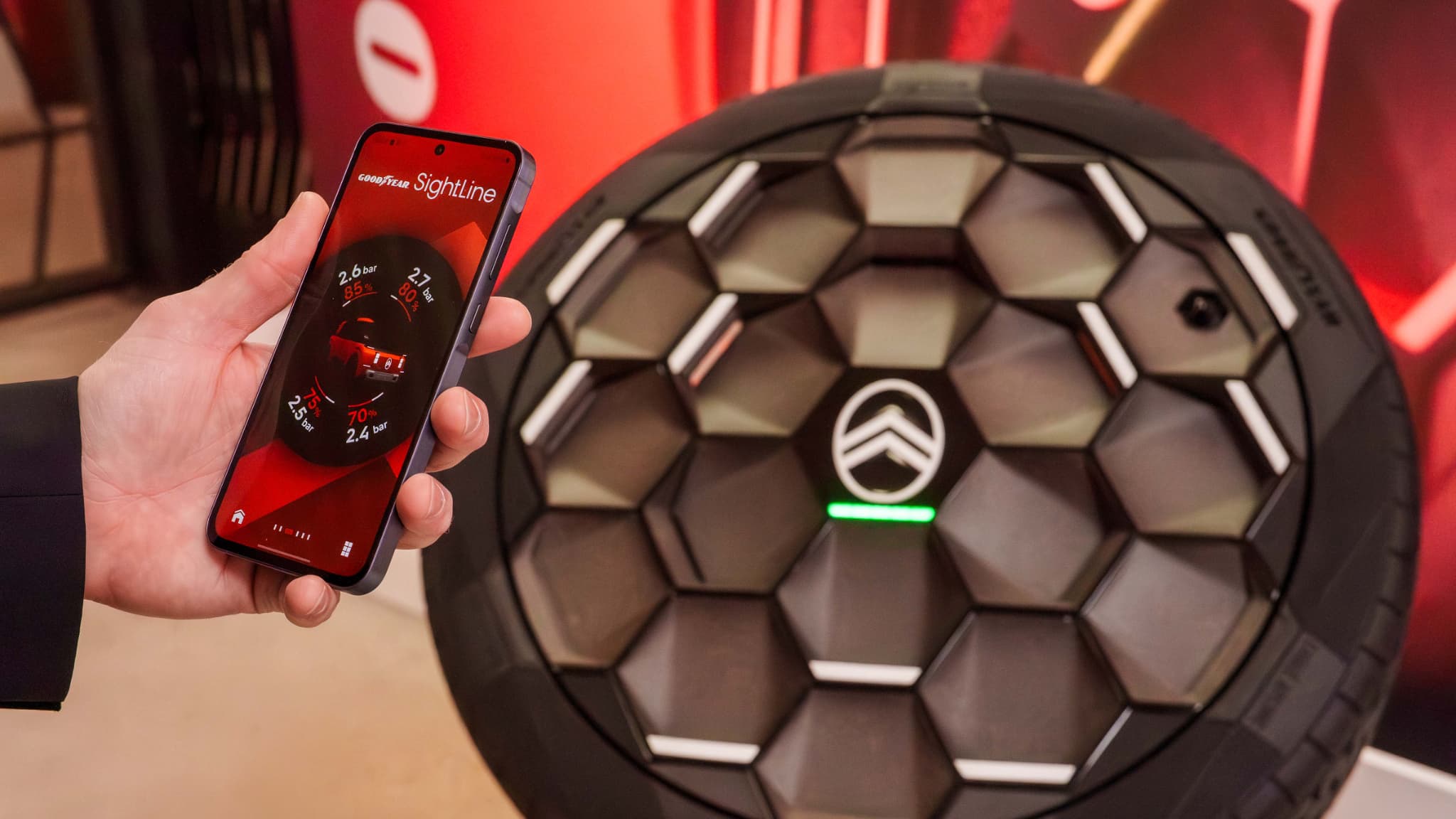 Le pneu Goodyear du concept Citroën ELO.