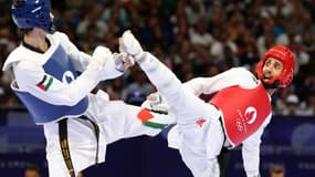 Hadi Tiranvalipour de l'équipe des réfugiés contre le Palestinien Omar Yaser Ismail lors du tournoi de taekwondo des -58kg aux JO de Paris 2024, le 7 août 2024