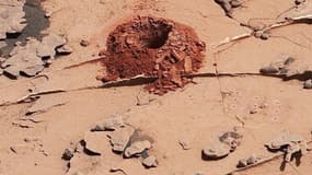 Un des forages effectués par Curiosity dans le cratère de Gale.