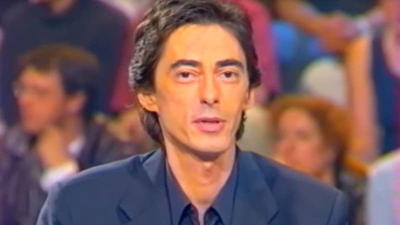 Philippe Vecchi sur le plateau de "Nulle Part Ailleurs" en 2001.