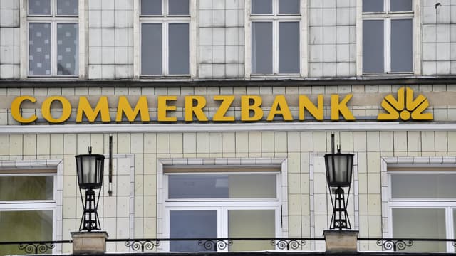 Pour ne pas avoir à payer de pénalités en déposant son cash à la BCE, la Commerzbank réfléchit désormais à la possibilité de garder l'argent dans ses propres réserves.