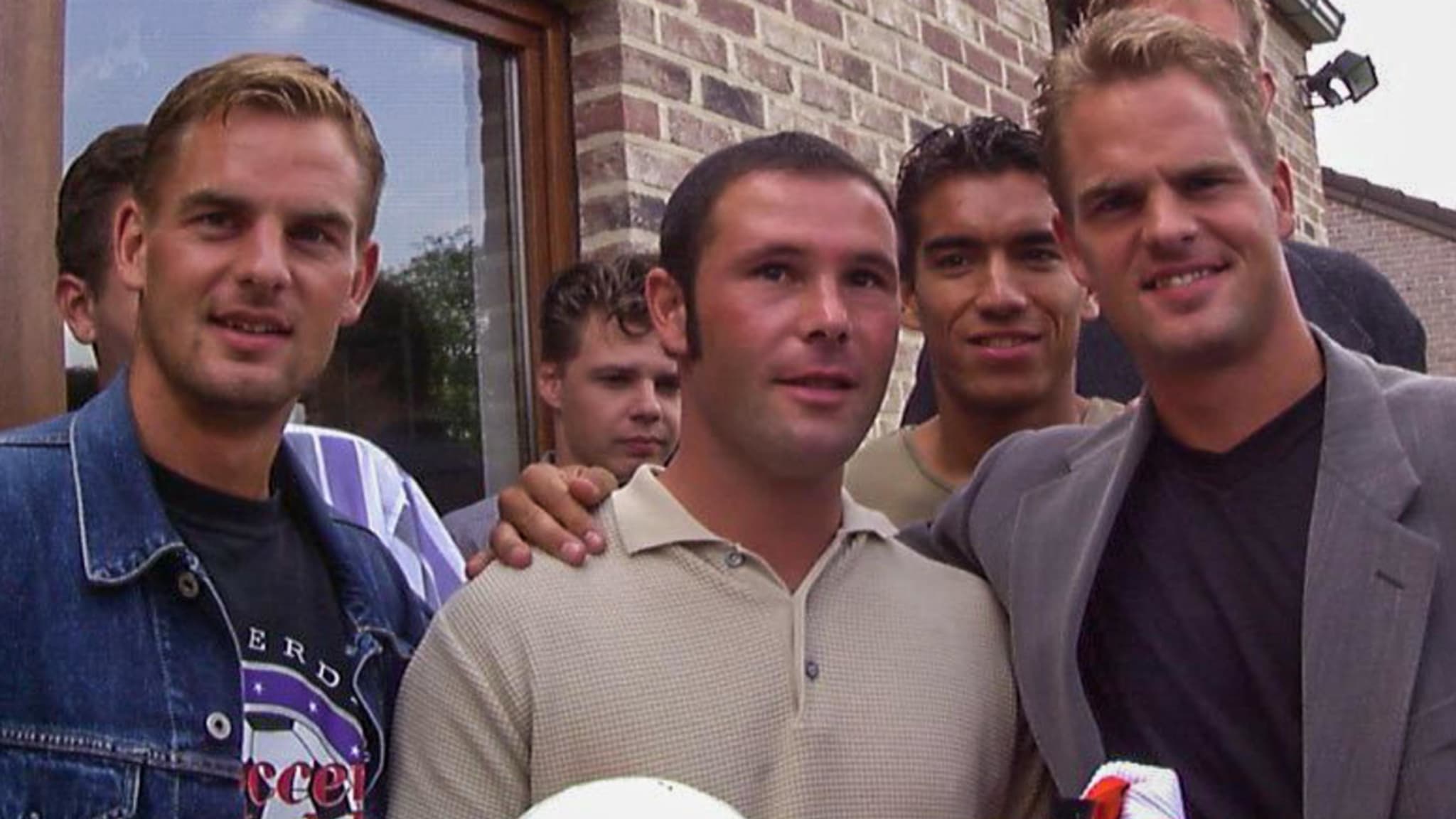 Jean-Marc Bosman entouré par les frères Ronald De Boer et Franck De Boer en septembre 1997 Jean-Marc Bosman entouré par les frères Ronald De Boer et Franck De Boer en septembre 1997