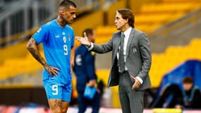 Gianluca Scamacca et Roberto Mancini.
