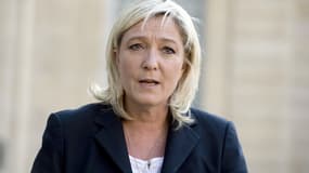 Marine Le Pen évoquant la nouvelle chanson des Enfoirés "Toute la vie" sur le plateau de Bruce Toussaint mercredi