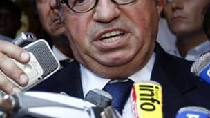 Décidée à un mois de la primaire socialiste pour l'élection présidentielle, la mise en examen de Jean-Noël Guérini tombe à un mauvais moment pour le PS, où cette affaire engendre des réactions contrastées. /Photo prise le 8 septembre 2011/REUTERS/Jean-Pau