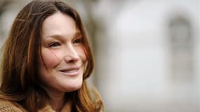 Dans un entretien au Parisien, Carla Bruni-Sarkozy affirme soutenir à 100% Nicolas Sarkozy et sera présente aux côtés de son mari lors du grand meeting de campagne présidentielle du chef de l'Etat prévu à Marseille dimanche. /Photo prise le 12 janvier 201