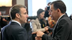 Emmanuel Macron salue le Premier ministre portugais Luis Monténégro à Bruxelles le 3 février 2025 (photo d'archives).