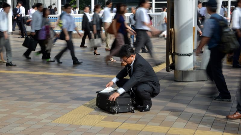 Ces pratiques sont nées dans l'après-guerre, où la valeur attribuée aux "salarymen" dépend de leur endurance