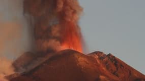L'Etna, plus haut volcan d'Europe, est entré en éruption samedi.