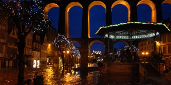 La ville de Morlaix, dans la nuit de lundi à mardi. La ville de Morlaix, dans la nuit de lundi à mardi.