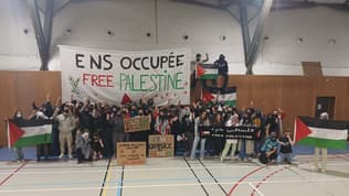 Des manifestants mobilisés dans le gymnase de l'ENS de Lyon.