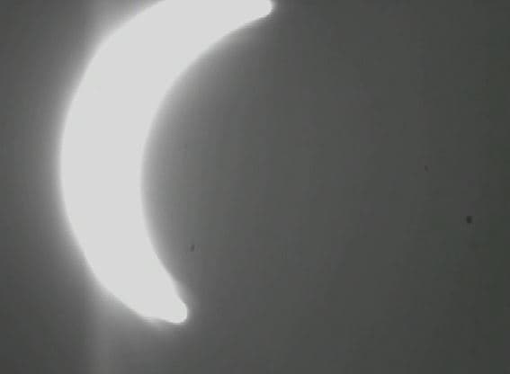 Eclipse totale dans le ciel de Svalbard, en Norvège Eclipse totale dans le ciel de Svalbard, en Norvège