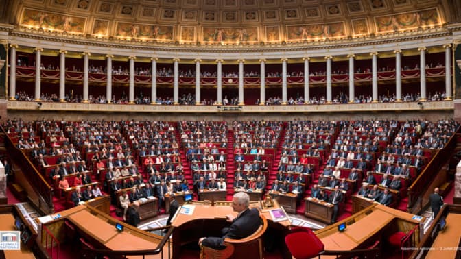 D'après une enquête d'opinions BVA, une majorité de Français est pour la dissolution de l'Assemblée nationale. 