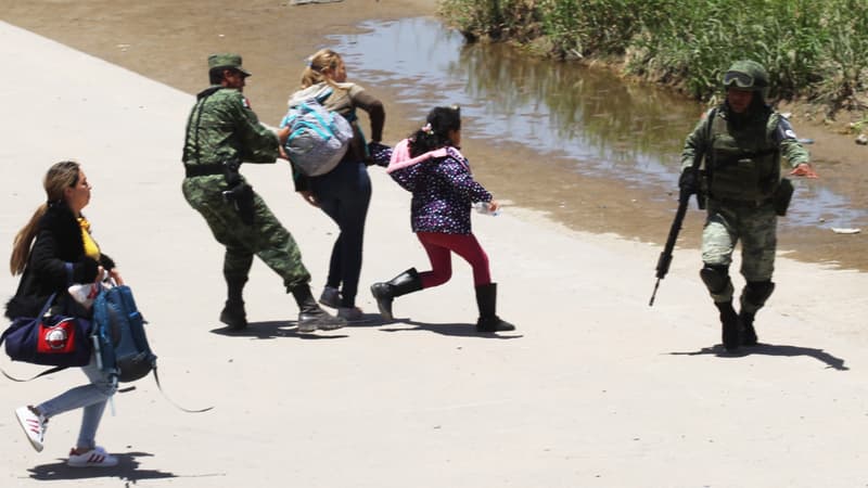 Deux femmes et une fillette arrêtées par la Garde nationale à la frontière entre le Mexique et les Etats-Unis