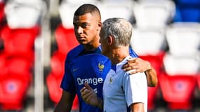 Kylian Mbappé et Didier Deschamps à l'entraînement 
