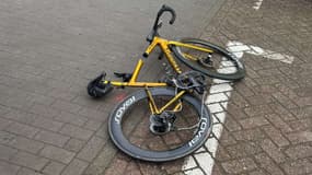 Le vélo de Remco Evenepoel s'est brisé en deux morceaux sous la violence du choc