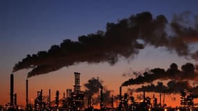 Le Canada va devenir le premier pays à se retirer officiellement du protocole de Kyoto sur les changements climatiques, a annoncé lundi le ministre de l'Environnement, Peter Kent, à son retour de Durban (Afrique du Sud) où vient de s'achever une conférenc