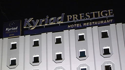 La façade de l'hôtel Kyriad Prestige au Blanc-Mesnil, en Seine-Saint-Denis, mercredi soir.