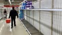 Des rayons de papier toilette presque vides dans un supermarché de Melbourne, le 26 juin 2020 en Australie