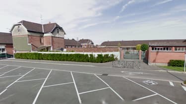 L'enfant est scolarisé à l'école primaire à Bruay-sur-l'Escaut