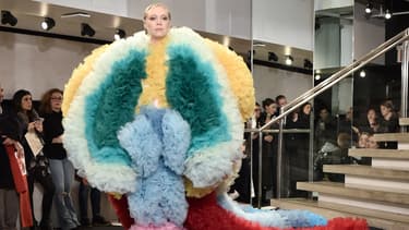 Gwendoline Christie lors du défilé Tomo Koizumi à New York