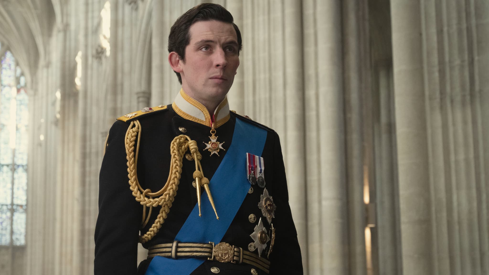 Josh O'Connor incarnant le prince Charles dans la série "The Crown". Josh O'Connor incarnant le prince Charles dans la série "The Crown".