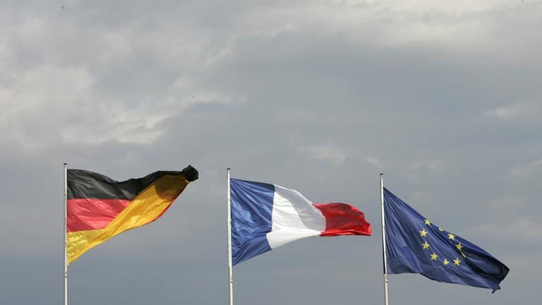 Le porte-parole du Parti socialiste Benoît Hamon, a déclaré que François Hollande aurait un discours ferme vis-à-vis d'Angela Merkel, que le président français élu rencontrera mardi. Pour lui, Angela Merkel porterait la responsabilité d'une possible relat