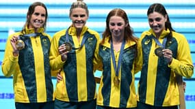 Mollie O'Callaghan, Shayna Jack, Emma Mckeon et Meg Harris, les Australiennes médaillées d'or à l'issue du 4x100 mètres nage libre
